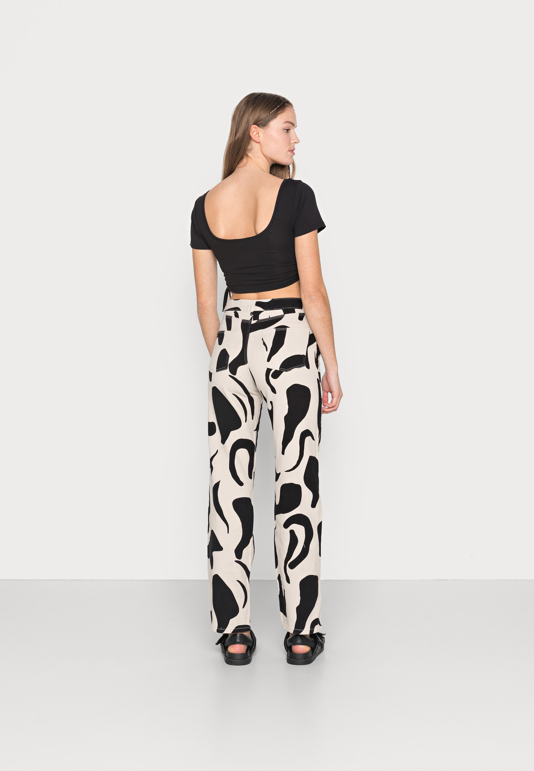 Monki Straight leg jeans - white dusty 