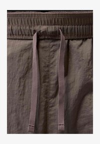 Niewybrane, olive grey black