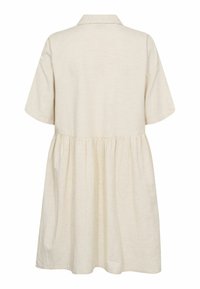 Abito a maniche corte con colletto in beige, realizzato in tessuto leggero con vita arricciata e gonna svasata. Finitura leggermente melangiata e texture.