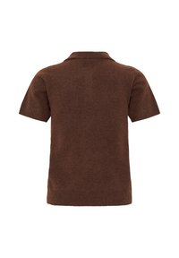 Polo en maille marron à manches courtes vu de dos, avec ourlet côtelé et tissu doux texturé. Aucun motif ni logo visible.
