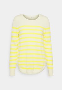 Jasnożółty sweter z poziomymi żółtymi paskami, okrągłym dekoltem, długimi rękawami i zaokrąglonym dołem. Dzianinowa faktura i średnia waga.