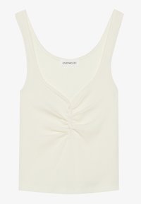 Kremfarget ribbestrikket tanktopp med brede stropper, V-hals, samlet frontdesign og tre knappeakenter i midten.