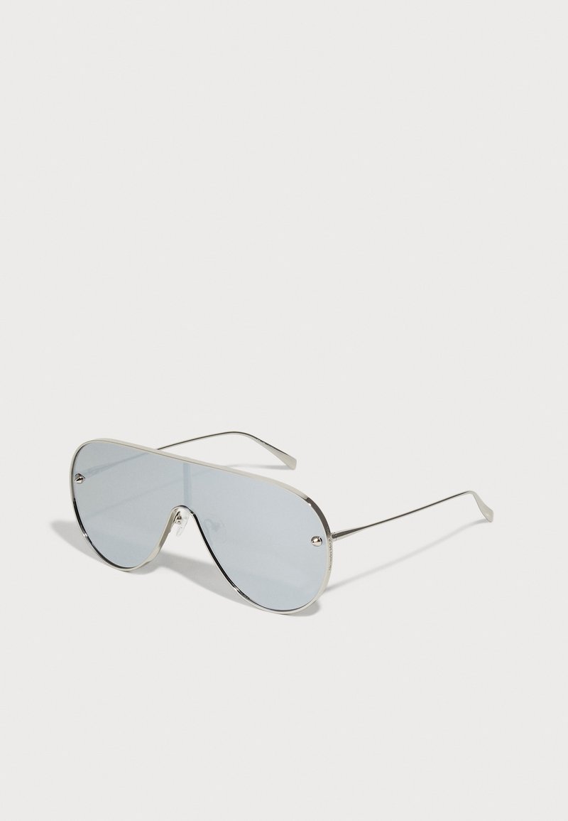Metalframe sunglasses with oversized blue-tinted lenses. Features thin silver detailing and a unique aviator shape.