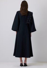 Touché Privé STONE EMBROIDERED BALLOON SLEEVED  - Denné šaty - navy blue