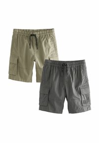 Deux paires de shorts : une olive et une gris foncé. Les deux comportent une taille élastique, un cordon de serrage et plusieurs poches cargo.
