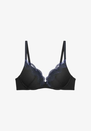 Soutien-gorge noir avec un design rembourré, présentant une bordure en dentelle festonnée bleue au niveau du décolleté et un tissu lisse sur les bonnets et les bretelles.