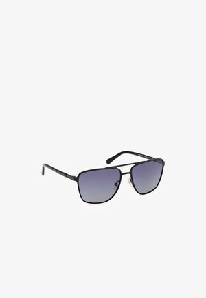 Ochelari de soare black metal cu un design unghiular, lentile gri cu gradient, finisaj mat și brațe texturate. Dispun de pernițe ajustabile pentru nas.