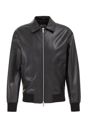 Giacca bomber nera in pelle con zip frontale, colletto a punta e polsini e orlo a coste. Texture liscia, dettagli minimi e design aderente.