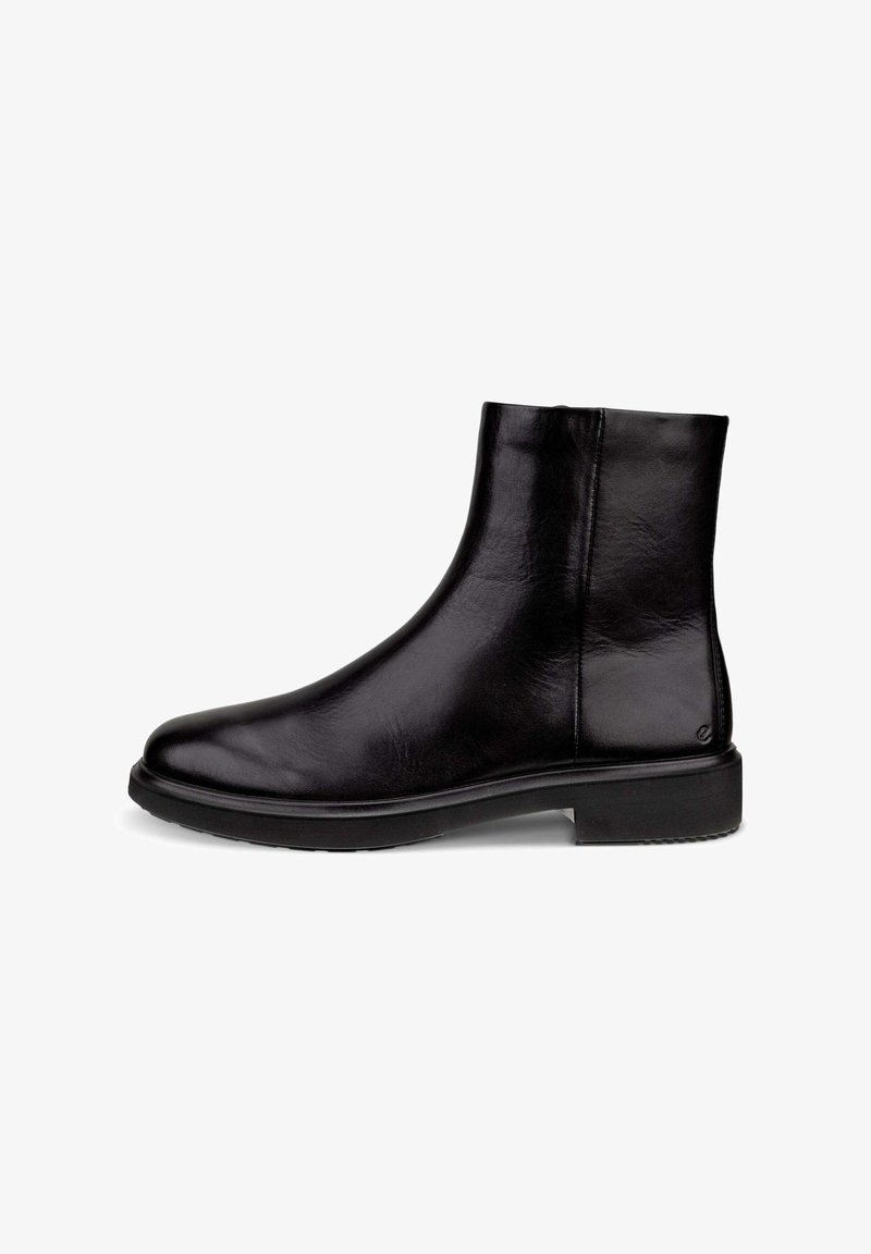 Bottine noire en cuir avec talon bas et texture lisse, vue de côté, semelle unie et détails de couture minimaux.