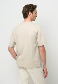 PROFUOMO SHORT SLEEVE - T-shirt - bas - sand