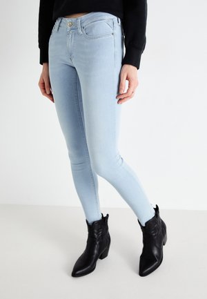 - Jeansy Skinny Fit