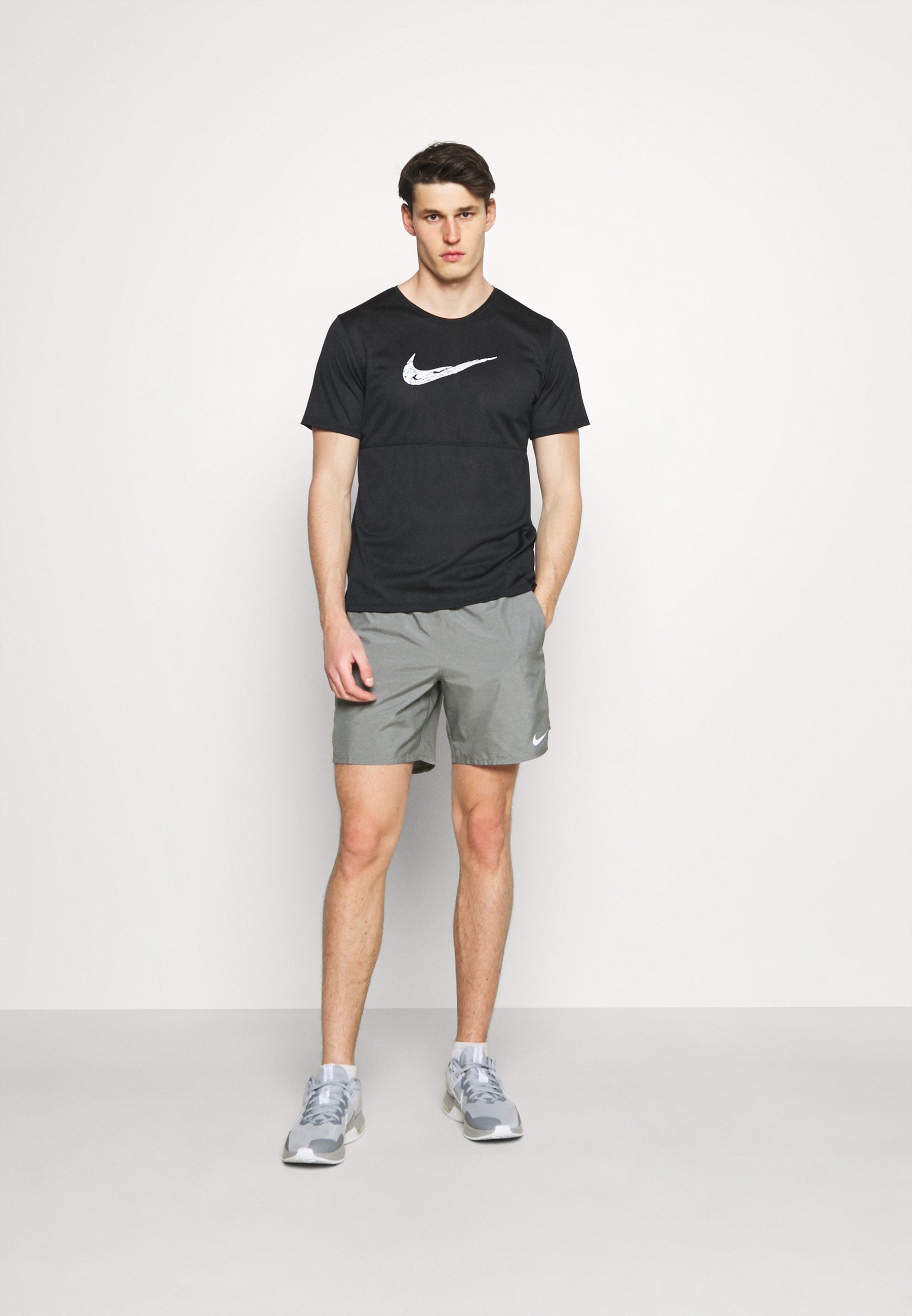 Nike Performance CHALLENGER SHORT - Sports shorts - smoke grey/grey -  Zalando.co.uk