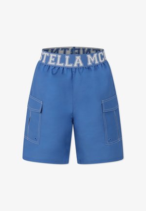 Blauwe shorts met een trekkoord in de taille en het "STELLA McCARTNEY" logo. Bevat twee cargozakken met klep-sluitingen en contrasterende witte stiksels.