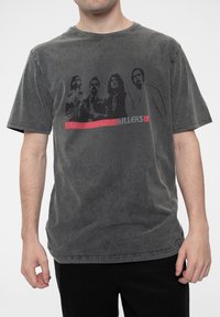 Gray cotton T-shirt featuring a faded print of four figures and the word "KILLERS" in red, with short sleeves and a relaxed fit.