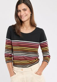 Schwarzes Langarm-Oberteil mit horizontalen Streifen in Pink, Gelb, Braun und Weiß. Weicher Baumwollstoff mit Rundhalsausschnitt und figurbetontem Design.