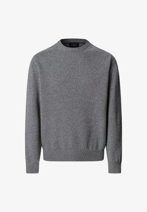 Maglione grigio a maglia con scollatura rotonda, polsini e fondo a coste, caratterizzato da un piccolo logo sul petto. Texture morbida e vestibilità classica.