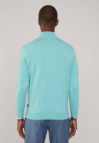 Maglione a maglia verde menta con maniche lunghe, colletto e polsini a coste, caratterizzato da un'orlo dritto e una leggera texture.