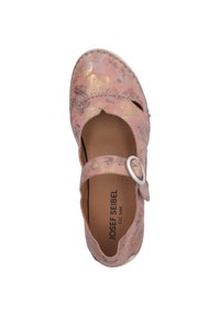 Różowe buty Mary Jane z kwiatowym wzorem, okrągłym noskiem, wycięciami i srebrnym paskiem z klamrą. Wykonane z materiału skórzanego o teksturowanym wykończeniu.
