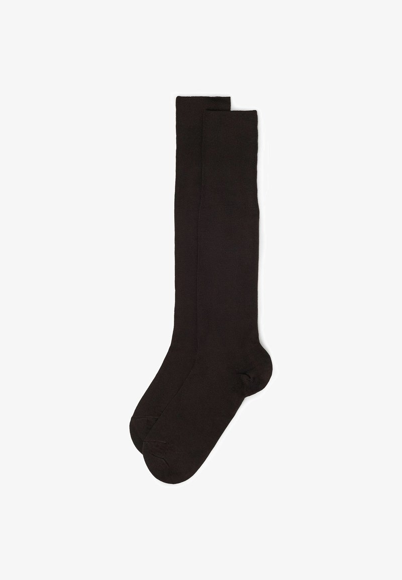 Schwarze knielange Socken aus glattem Stoff mit gerippter Textur am oberen Ende sowie verstärkten Zehen- und Fersenbereichen.