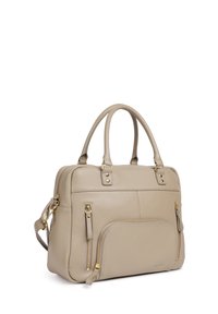 Borsa a tracolla in pelle color cuoio con doppio manico, dotata di accessori dorati, tasche con zip, superficie liscia e forma rettangolare strutturata.