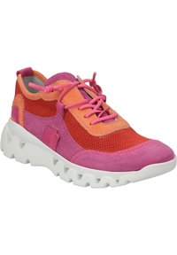Sneaker colorato caratterizzato da un mix di suede e mesh rosa, arancione e rosso, con una suola bianca testurizzata e lacci a contrasto.