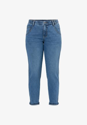 Niebieskie dżinsy z elastycznym pasem, bocznymi kieszeniami i podwiniętymi mankietami, widoczne z przodu.