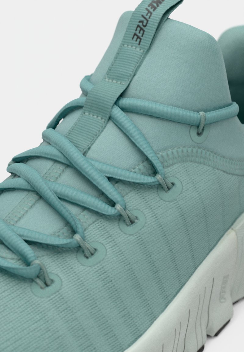 Nike Performance FREE METCON 6 - Sportovní boty - cannon/black/light silver-coloured