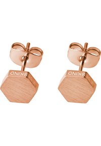 Roze-gouden hexagonale stud oorbellen met een geborstelde textuur en gepolijste accenten. Voorzien van een veilige sluiting en een gegraveerd merklogo.