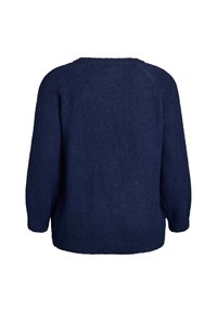 Granatowy sweter z dzianiny o okrągłym dekolcie, długimi rękawami raglanowymi i luźnym kroju. Miękka tekstura bez widocznych wzorów.