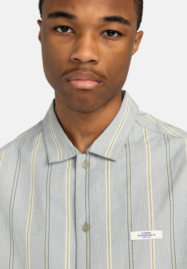 IDLE - MIT KURZEN ÄRMELN - Shirt - teg2