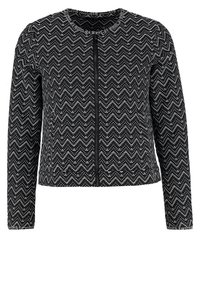 Schwarze Jacke mit langen Ärmeln, weißem Zickzackmuster und Reißverschluss vorne, mit rundem Ausschnitt und figurbetontem Schnitt.