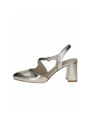 Metallic silberne Slingback-Absätze mit spitzer Zehe, einem ausgeschnittenen Design und einem Blockabsatz. Verfügt über eine verstellbare Schnalle für die Passform.