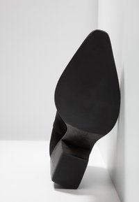 Kennel + Schmenger Botines bajos - black