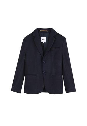 Zwarte tailored blazer met notch revers, twee knopen aan de voorkant en drie zakken, met het label BOSS aan de binnenkant van de kraag.