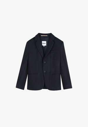 Zwarte tailored blazer met notch revers, twee knopen aan de voorkant en drie zakken, met het label BOSS aan de binnenkant van de kraag.