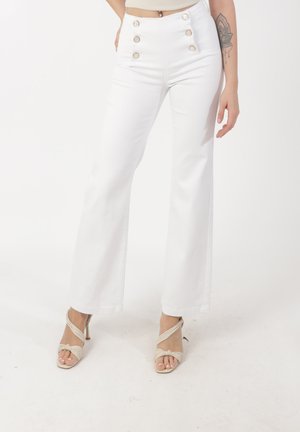 Vaqueros bootcut - weiß