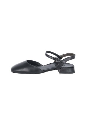 Sandale basse en cuir noir avec bout pointu fermé et bride de cheville réglable avec boucle.