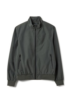 Chaqueta ligera de color gris oscuro con cuello alto, cremallera frontal, bolsillos laterales con cremallera y puños y dobladillo acanalados.