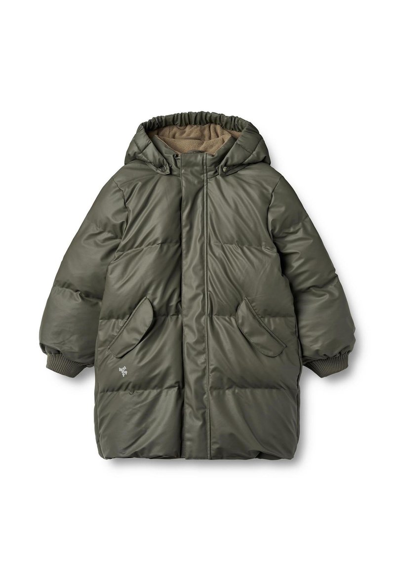 Vadderad grön parkasjacka med huva, sidofickor, ribbade muddar och en slät, glansig yta. Fodrad med ett beige material.