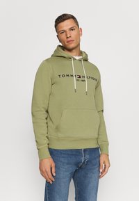 Tommy Hilfiger - LOGO HOODY - Džemperis ar kapuci - faded olive Miniatūras attēls 1