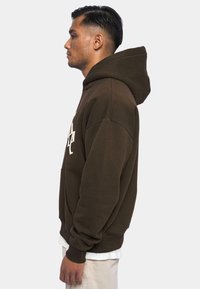 Dropsize HEAVY V2 PUFFER PRINT  - Kapuzenpullover - chocolatebrown