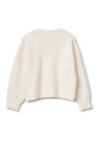 Zkrácený bílý svetr s texturovaným pleteným vzorem, žebrovanými manžetami a lemem. Měkký materiál a volný střih. Bez viditelných zapínání nebo ozdob.