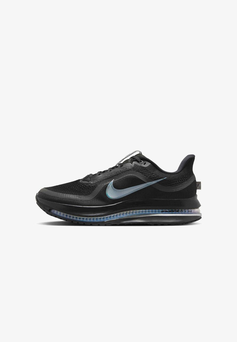 Chaussure de running Nike Air Max noire avec une semelle translucide et un logo swoosh argenté, présentée en profil latéral sur fond blanc.