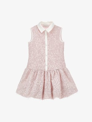 Rankovių šviesiai rožinė su tekstūra su baltu apykakliu, užsegama priekyje sagomis ir su išplatėjančia sijono dalimi, visame drabužyje subtiliai išsiuvinėta blizgučių.