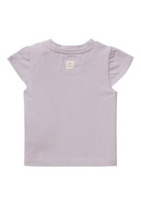 Lila katoenen T-shirt met korte fluttermouwen, ronde hals en gestikte zoom. Heeft een klein label aan de achterkant van de hals.