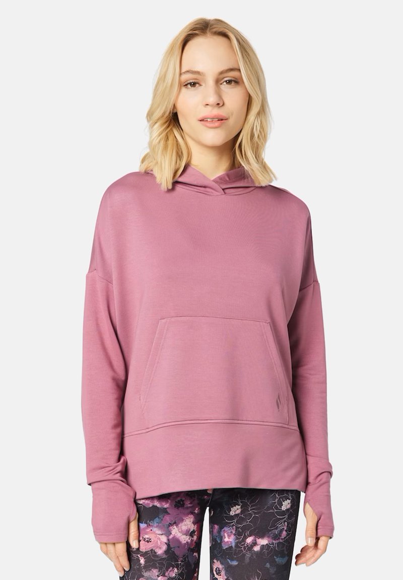 Rosa Kapuzenpullover mit einer Kängurutasche, lockerer Passform und langen Ärmeln; der Stoff wirkt weich mit einer glatten Textur.