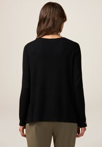 Oltre GIROCOLLO CON BOTTONI GIOIELLO - Strickpullover - nero