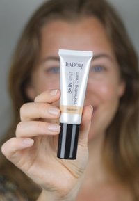 IsaDora SKIN TINT PERFECTING CREAM - Foundation - deep