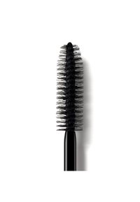 Svart mascara kost med en smal, buskete tupp og korte børster, festet til et elegant svart håndtak. Minimalistisk design mot en hvit bakgrunn.