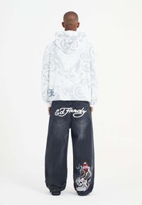 Thumbnail Image 4